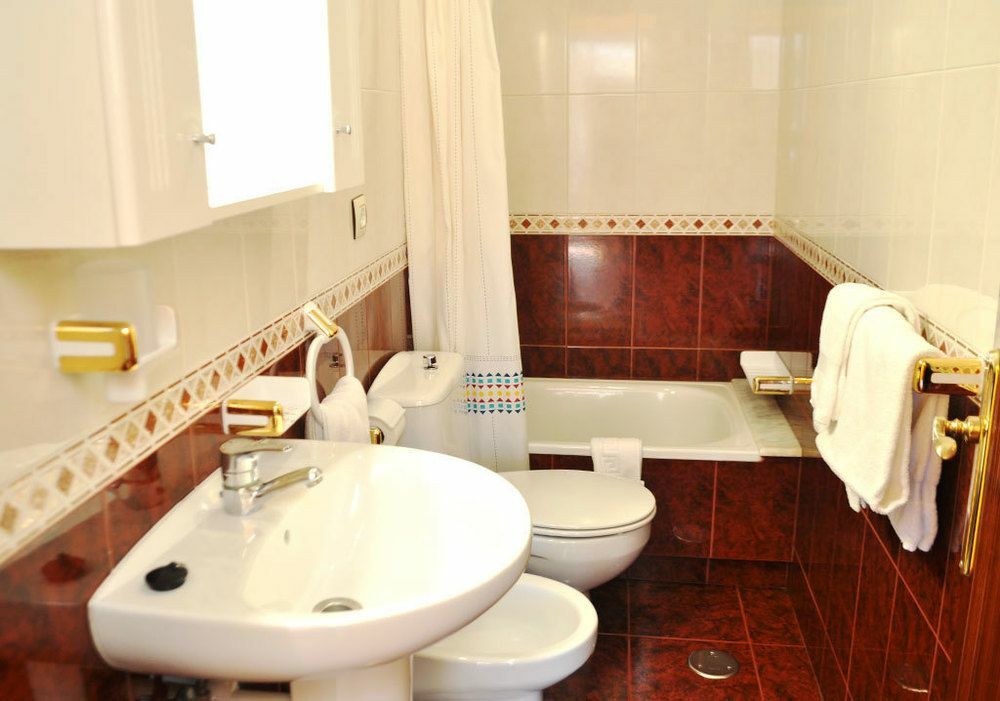 Hostal Residencia Bahia Laxe Exterior photo